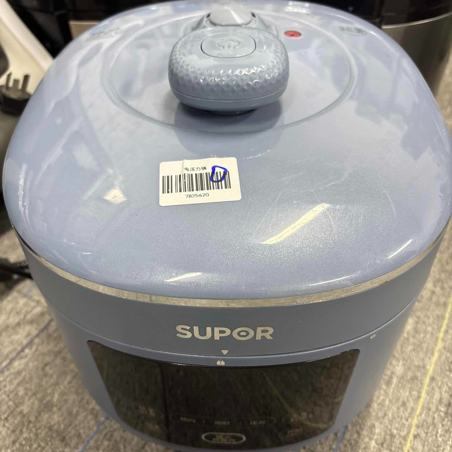8新 SUPOR/苏泊尔 【二手】中央仓电压力锅轻微划痕功能完好