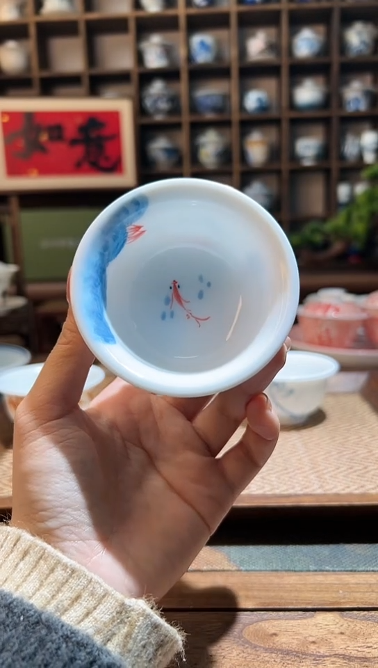 【闪购商品】（100cc）荷花锦鲤压手杯