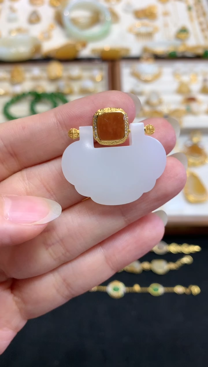 【闪购商品】和田玉吊坠(不含链)18K金镶嵌W397|8800