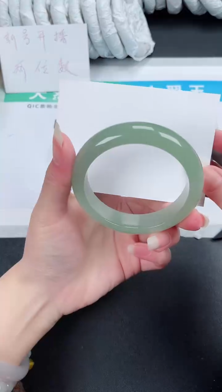 【闪购商品】石英质玉手镯未镶嵌333-55.5