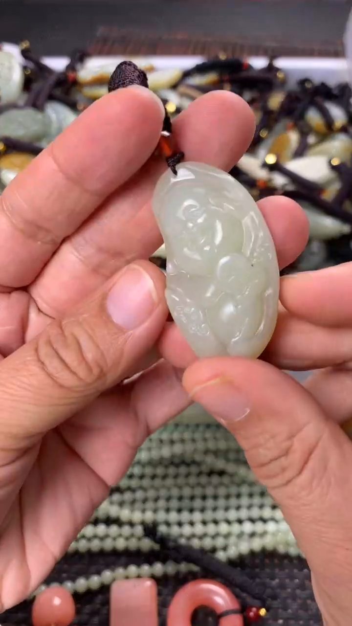 【闪购商品】和田玉颈饰未镶嵌多样性发货没有证书拍一发一有瑕