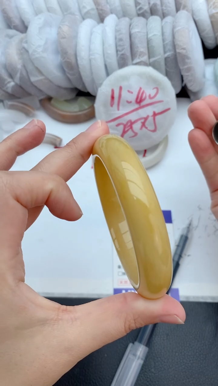 【闪购商品】石英质玉未镶嵌手镯82+62/63