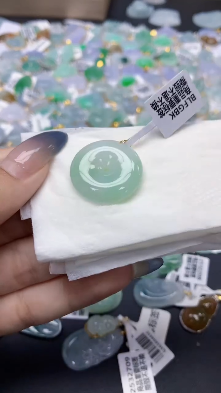 翡翠未镶嵌颈饰天然a货翡翠