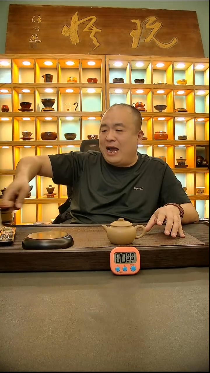 茶盏仲***～608=。。。。。