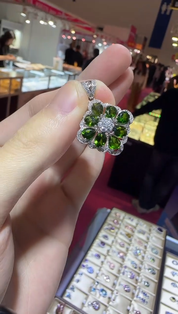 银S925镶嵌透辉石吊坠设计款