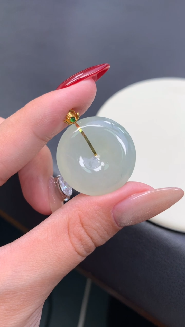 颈饰18K金镶嵌翡翠48小时鉴赏期 退货不扣服务费