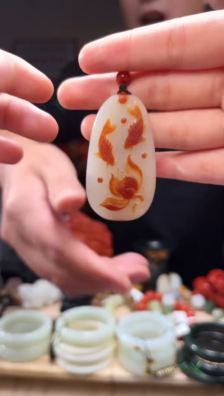 颈饰未镶嵌和田玉吊坠