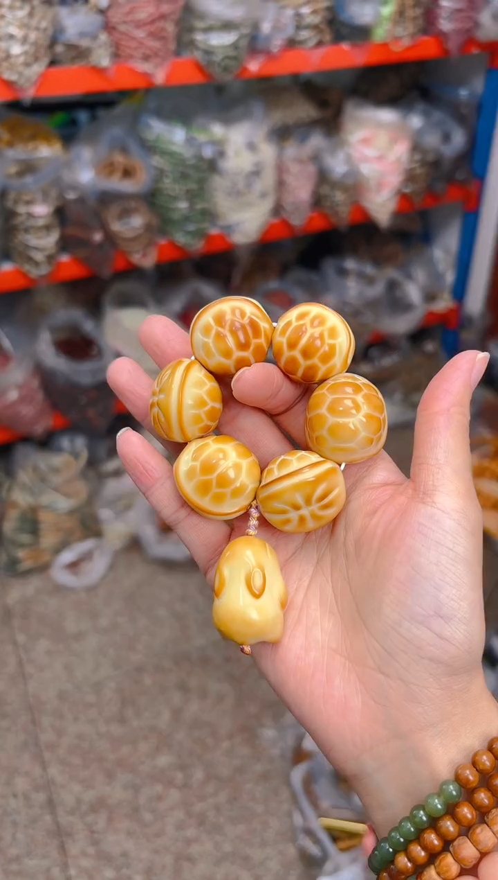 吊坠菩提根/象牙果超级大富甲手捻 黄色兔