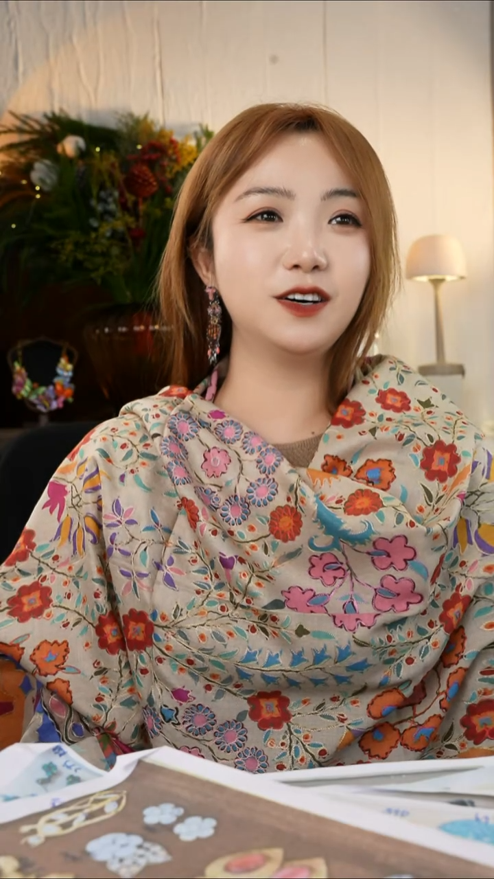 铜合金无小花浅色披肩