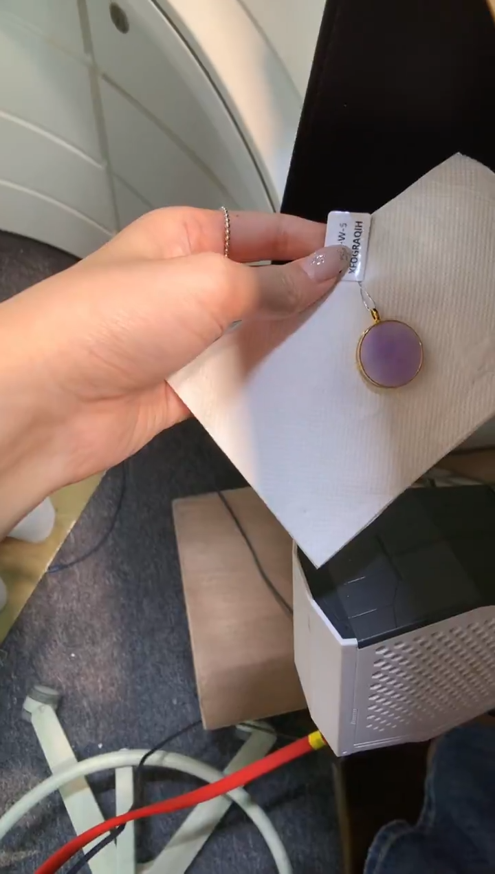 颈饰18K金镶嵌翡翠无事牌