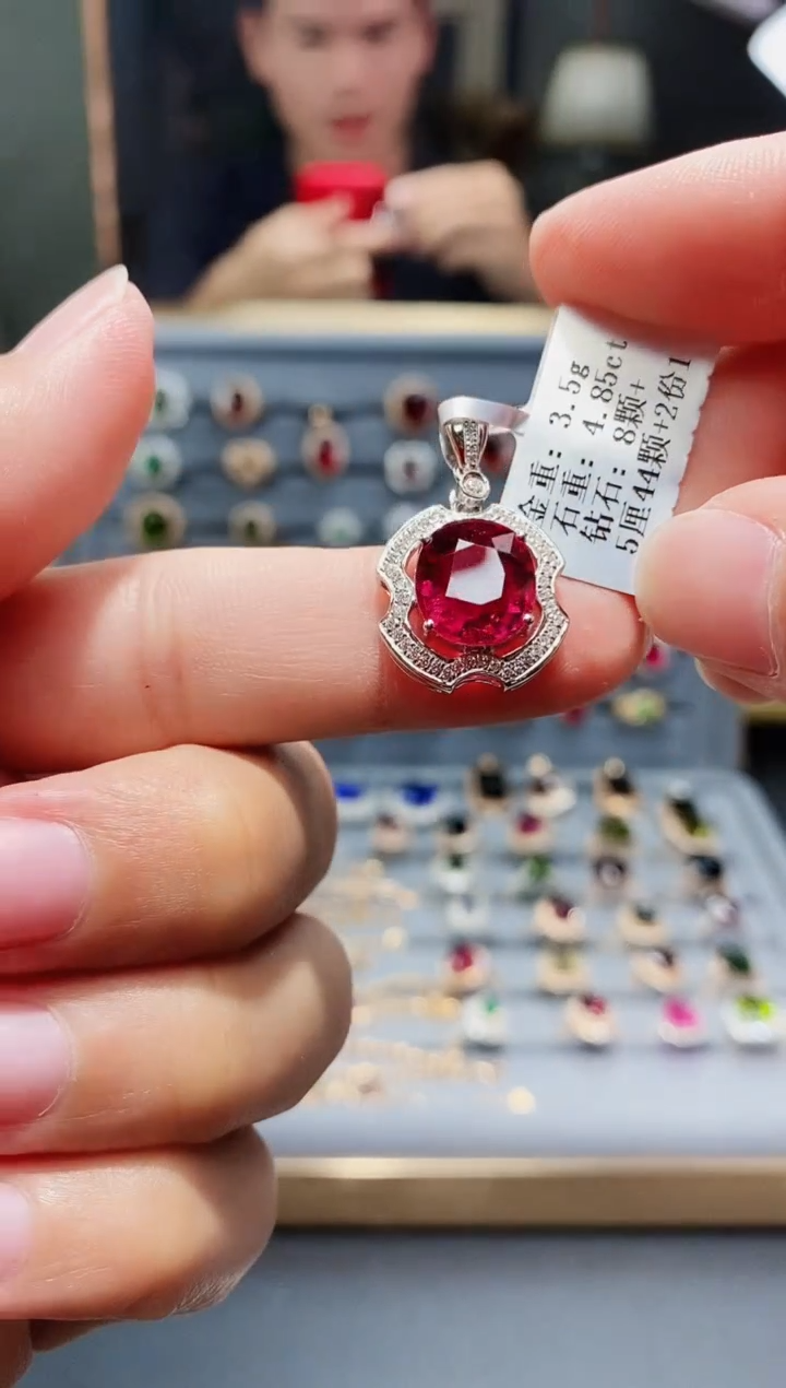 18K金镶嵌颈饰碧玺4.85.