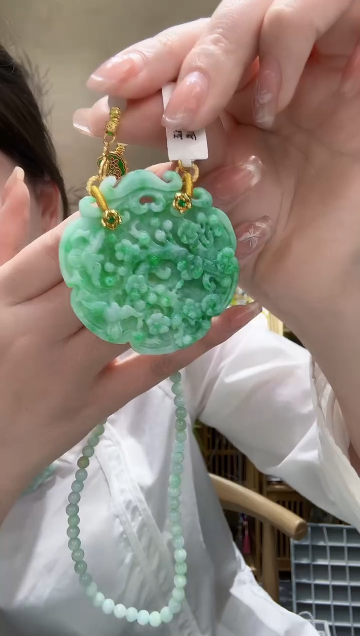 翡翠未镶嵌颈饰吊坠