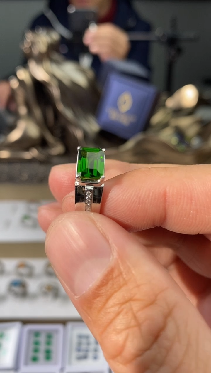 【闪购商品】透辉石戒指银S925镶嵌2ct透辉23闭口