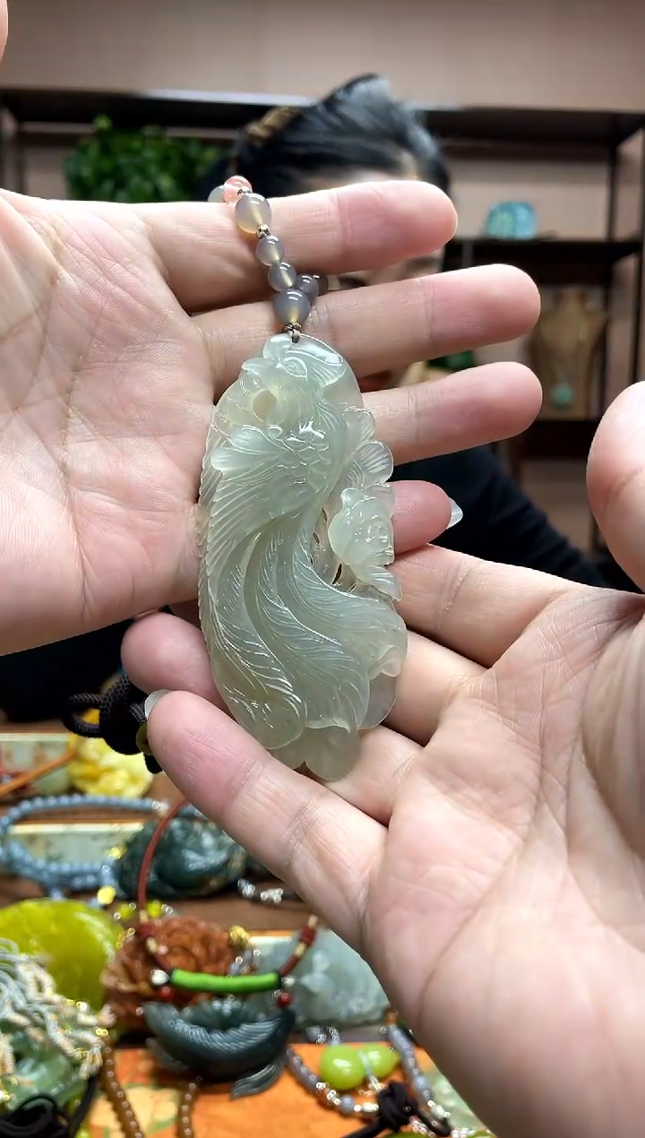 未镶嵌岫玉吊坠应**定·