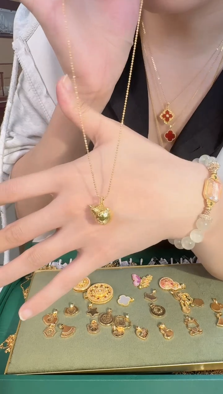 45长固定 切面珠珠 1.78  碎冰冰葫芦吊坠1.98 （附带礼盒包装）