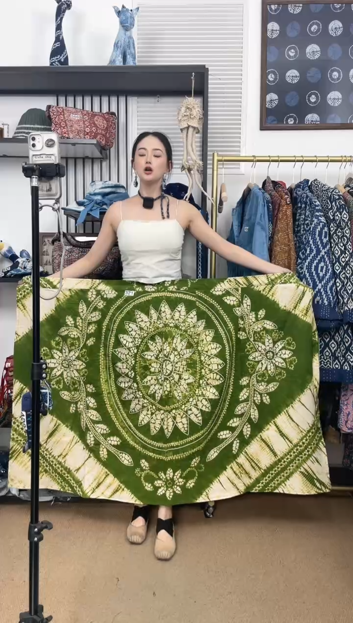 【闪购商品】果绿色飞雪白族非遗手工扎染裹裙90cm