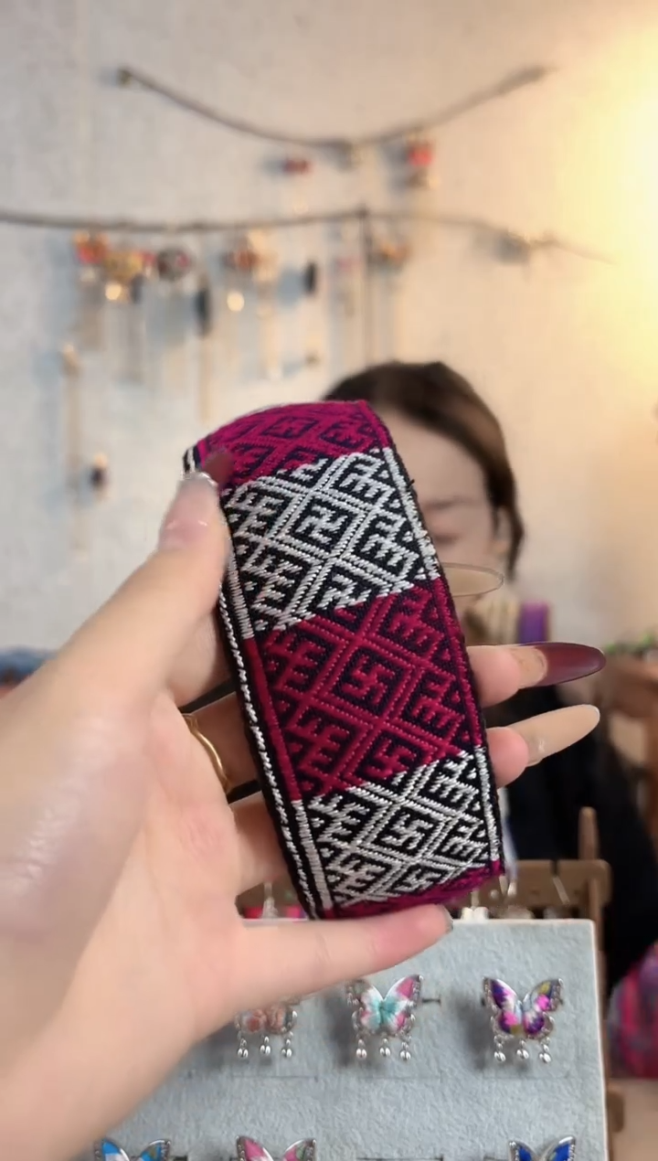 织绣彩云南阁非遗老绣饰品127