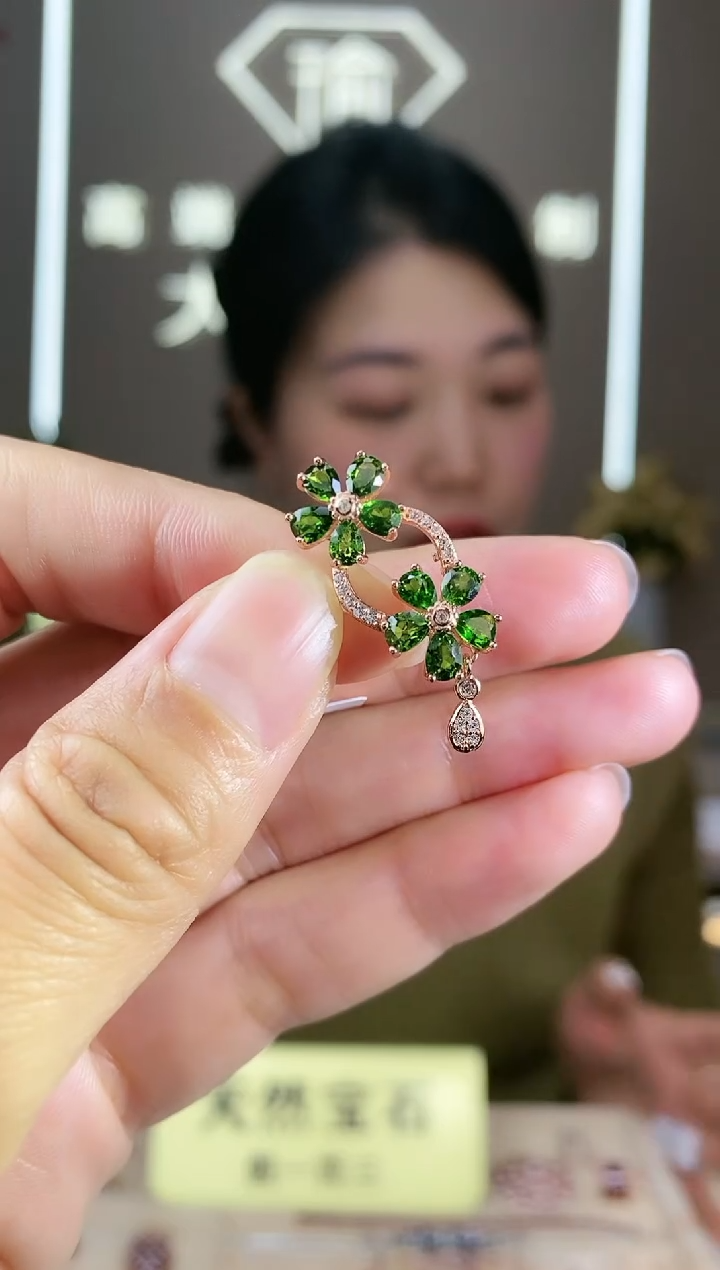 【闪购商品】透辉石颈饰银S925镶嵌颈饰