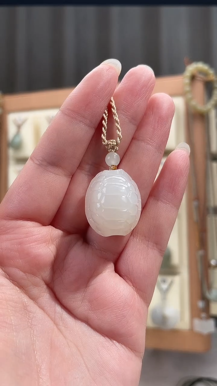 颈饰未镶嵌和田玉22.5*19.6*15毫米富甲天下（有微草花糖）