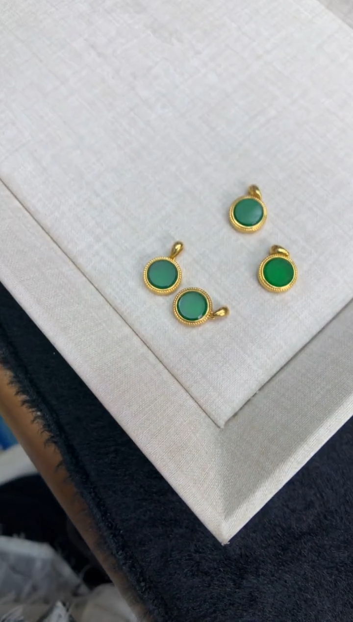 【闪购商品】翡翠颈饰18K金镶嵌无事牌 多样性发（1件）