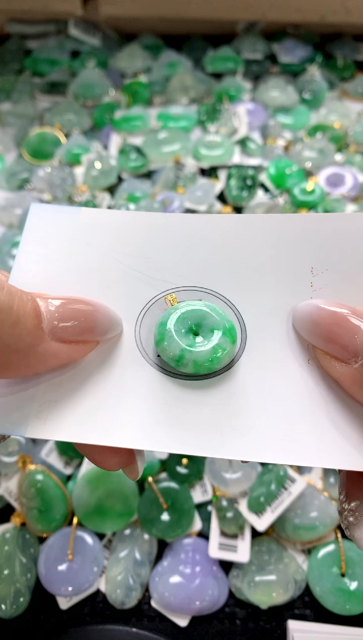 颈饰18K金镶嵌翡翠1111111111111111