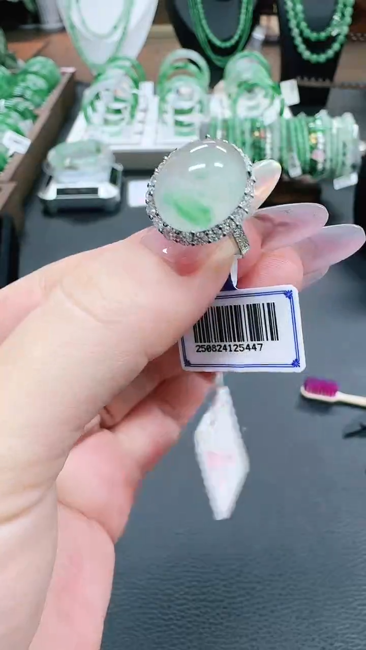 未镶嵌1石英质玉（非洲翠）/0855