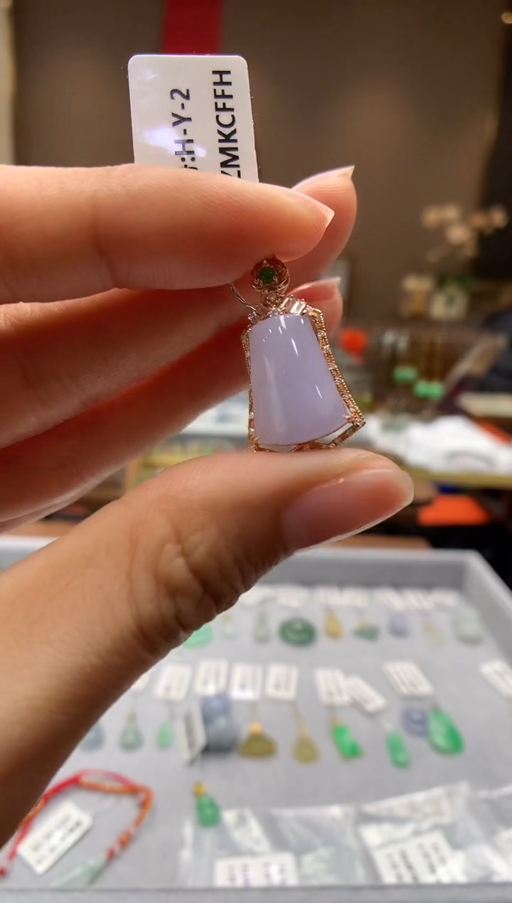 【闪购商品】翡翠颈饰18K金镶嵌无事牌