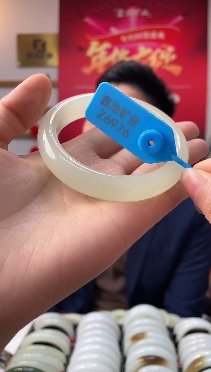 【闪购商品】和田玉手镯未镶嵌翠胶猫 Z6976 圈口57