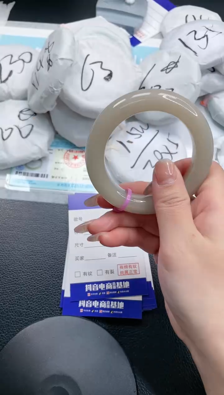 【闪购商品】石英质玉手镯未镶嵌6S294-54