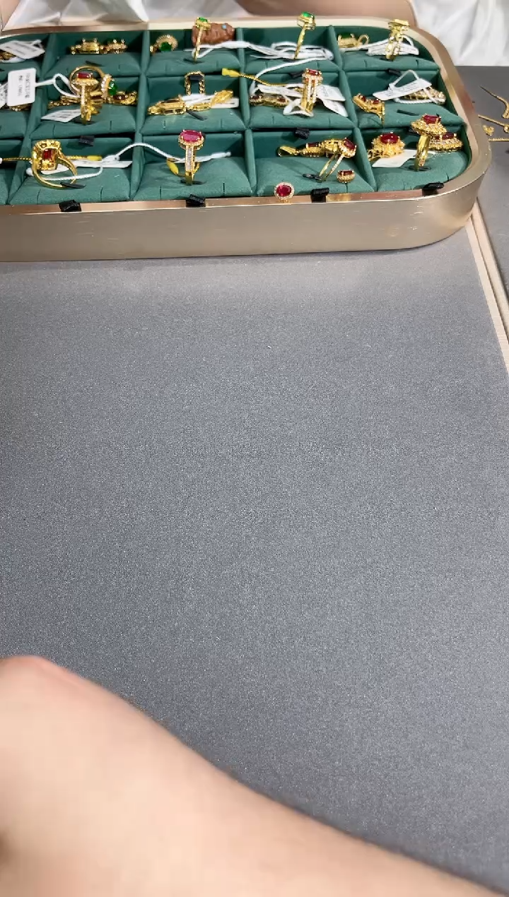 18K金镶嵌针钠钙石（海纹石）耳饰FL-337