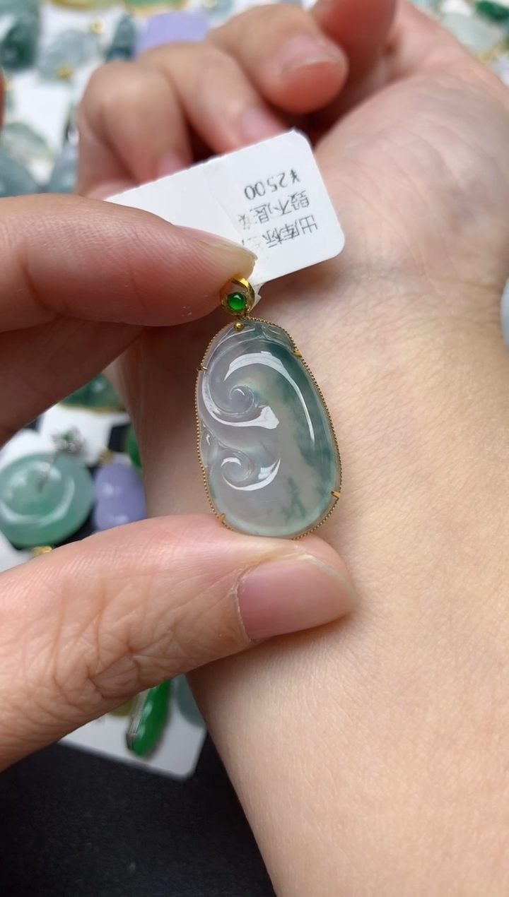颈饰18K金镶嵌翡翠天然缅甸A货翡翠