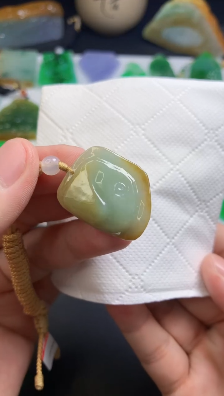 颈饰未镶嵌翡翠   