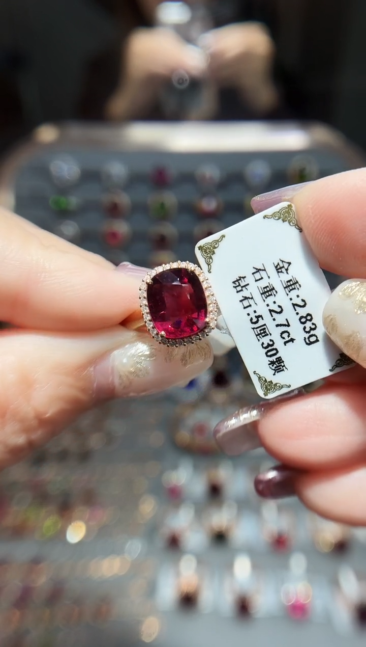 18K金镶嵌戒指碧玺2.7..