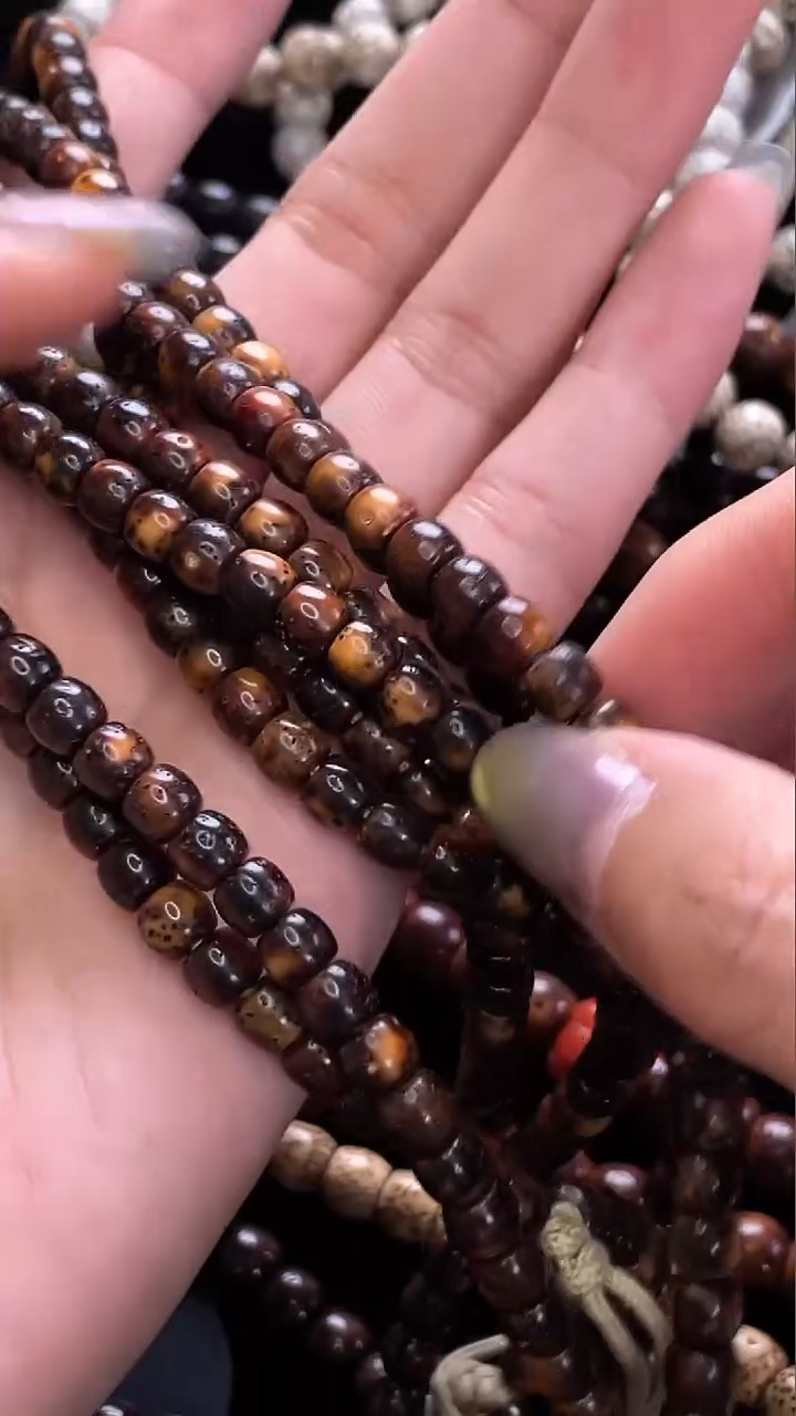 吊坠星月菩提精工级深珀花皮直切6*5长串