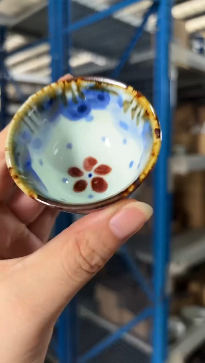 瓷（A）染付花詰め　豆盃　赤