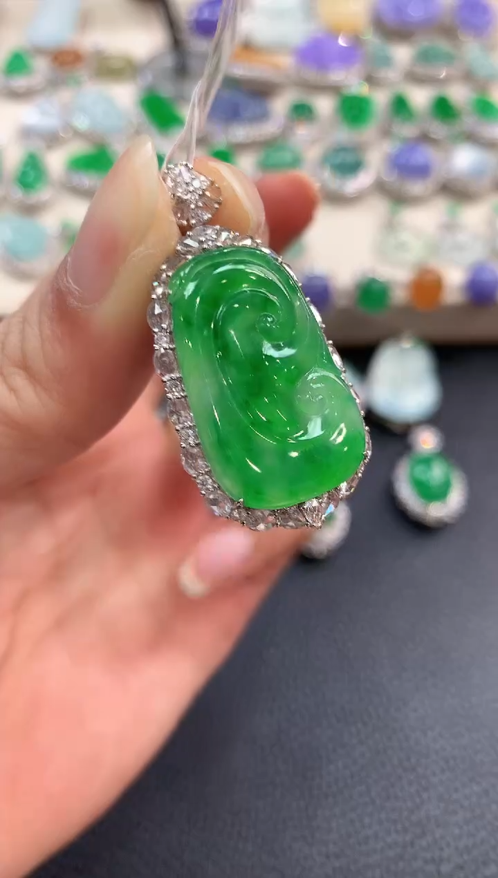 【闪购商品】翡翠吊坠(不含链)18K金镶嵌m65       