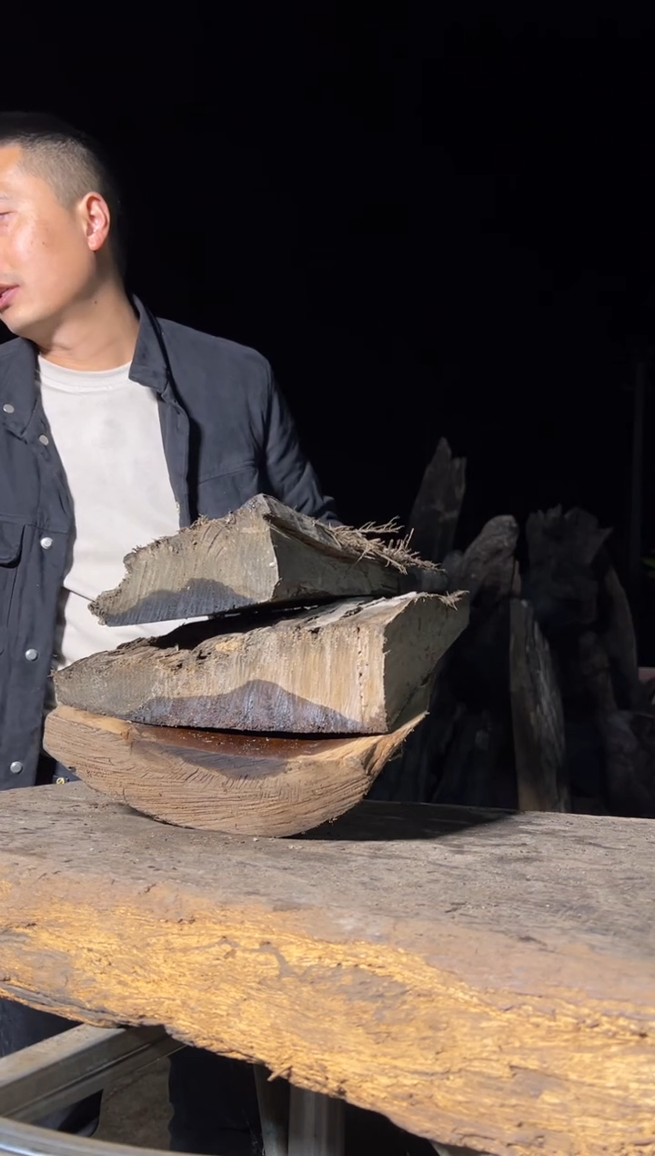 金丝楠巴****雕金丝楠