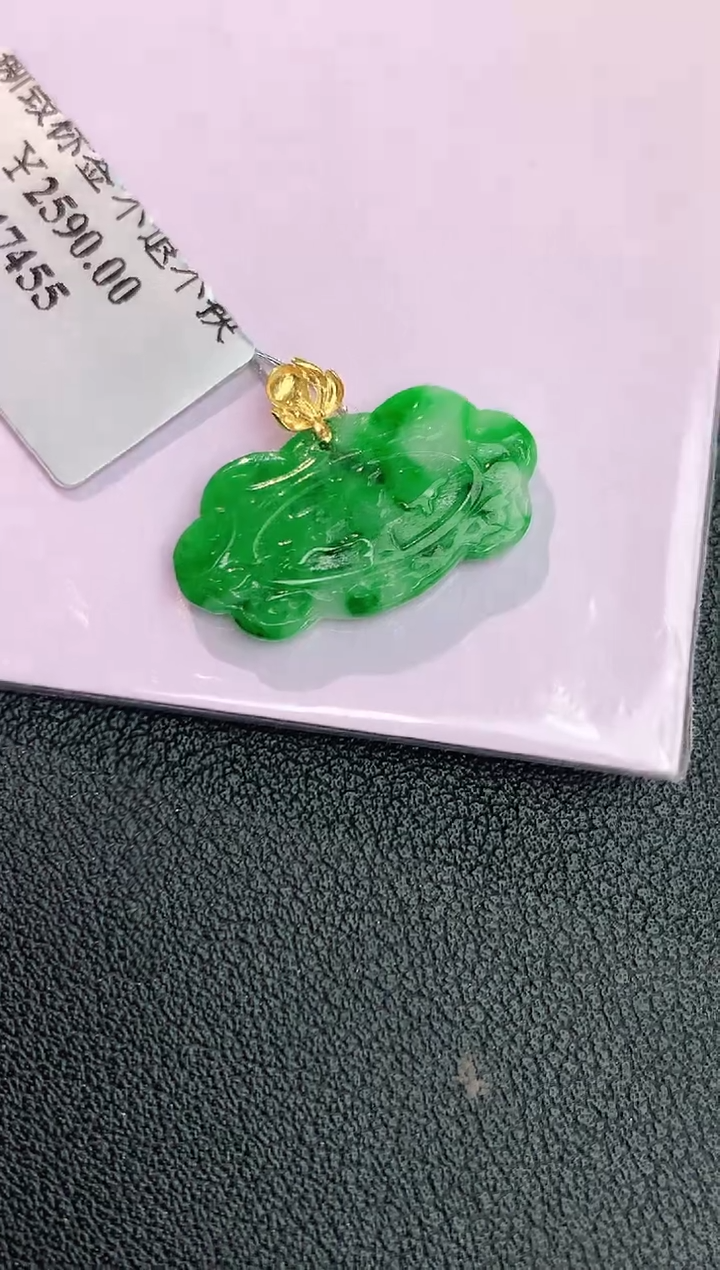 颈饰18K金镶嵌翡翠赠礼盒 丁丁