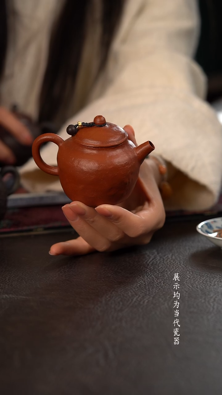 140c 伟壶朱泥小泡壶 黑珠