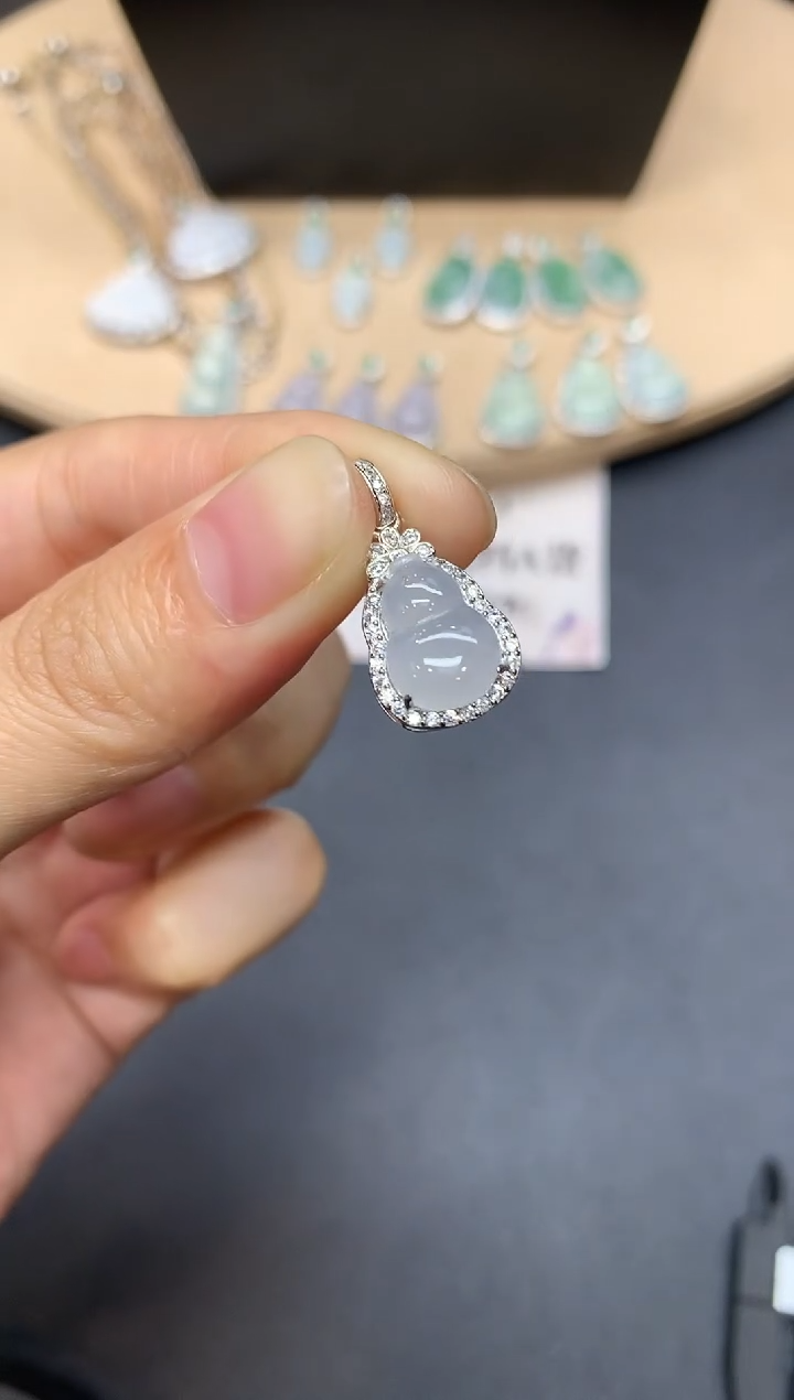 【闪购商品】翡翠吊坠(不含链)银S925镶嵌葫芦【多样性发其一】