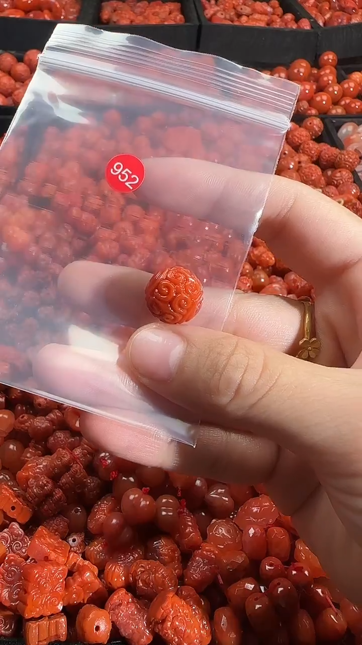 颈饰未镶嵌南红玛瑙1