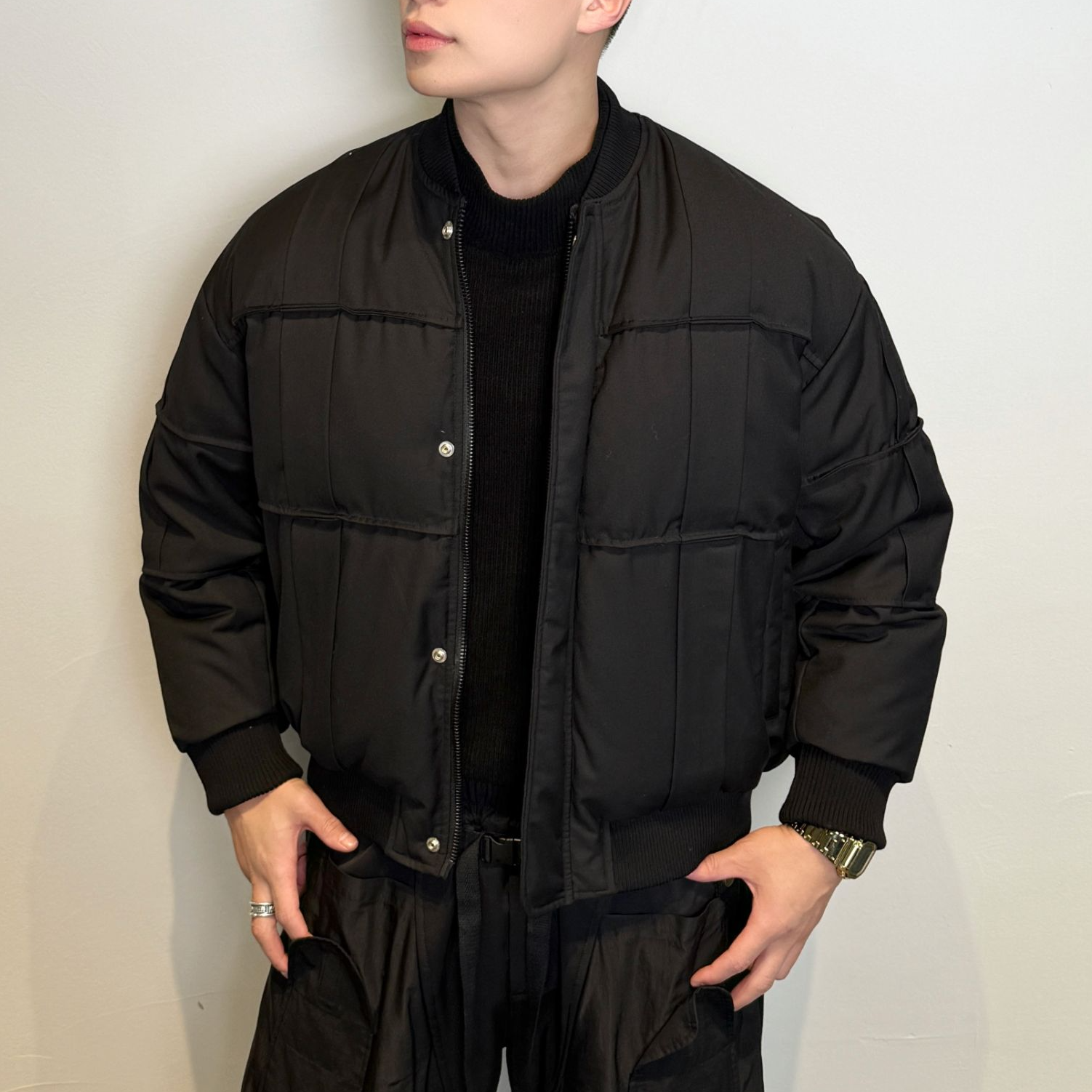 2025H·K美狮潮牌冬季时尚港风线条拼接纯色设计感棒球领羽绒外套