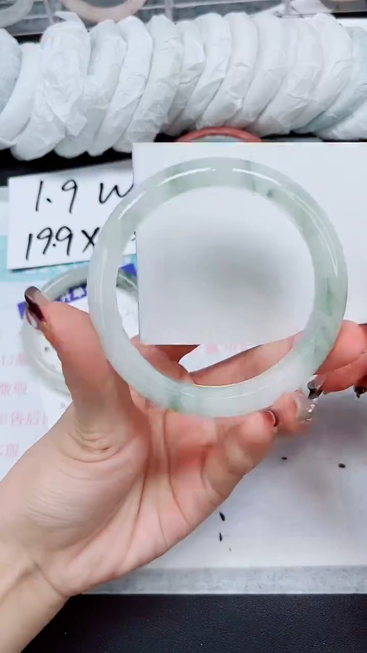 【闪购商品】石英质玉手镯未镶嵌A182-61/62