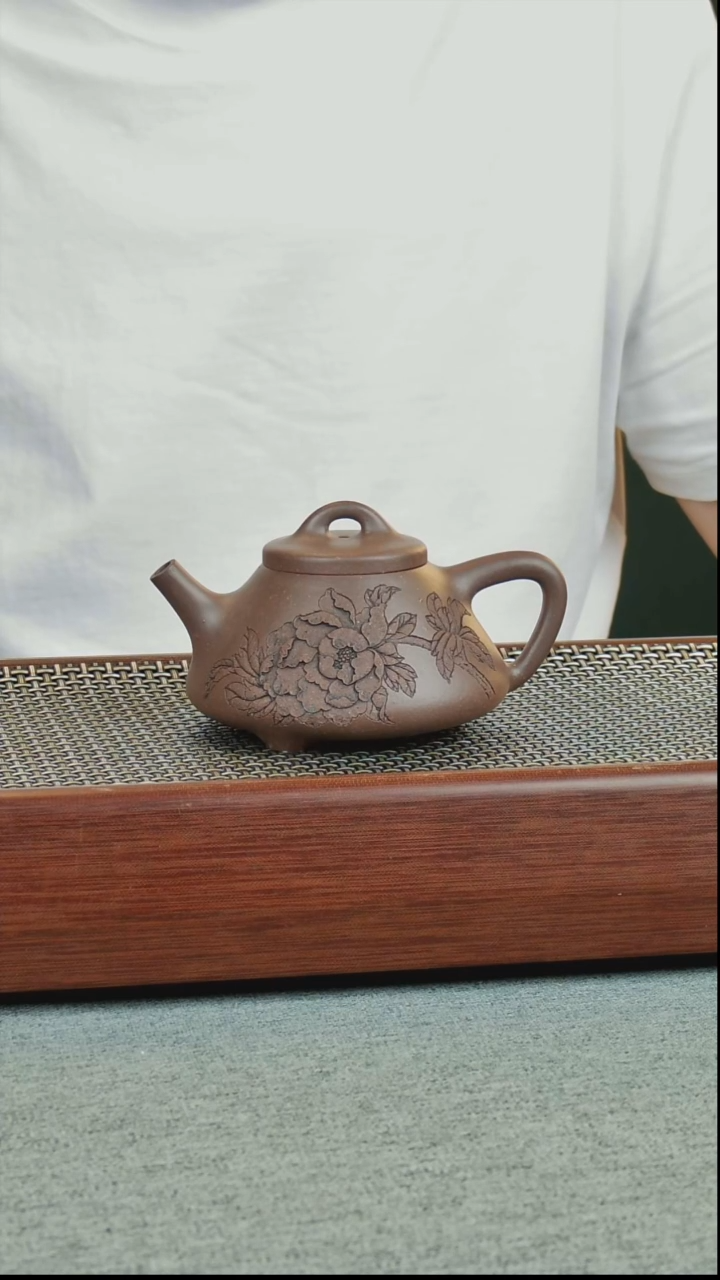 茶壶紫砂青****者子冶石瓢浮雕