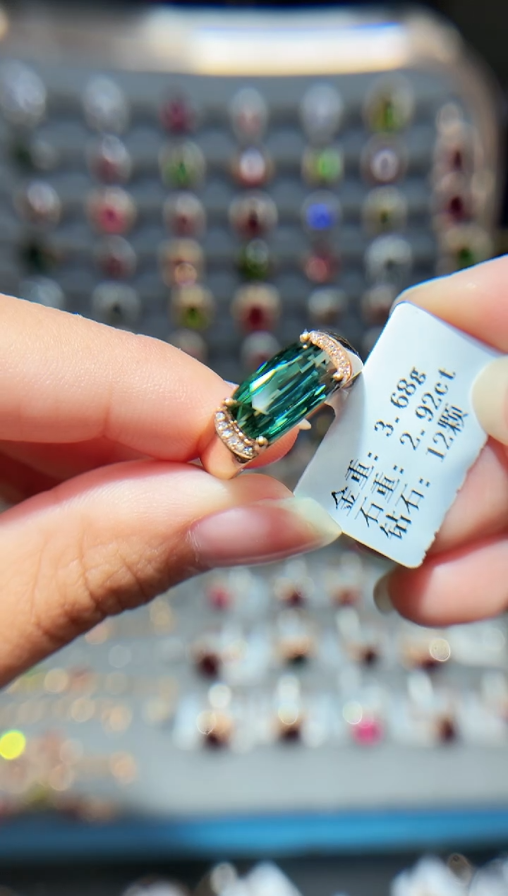 18K金镶嵌戒指碧玺2.92.