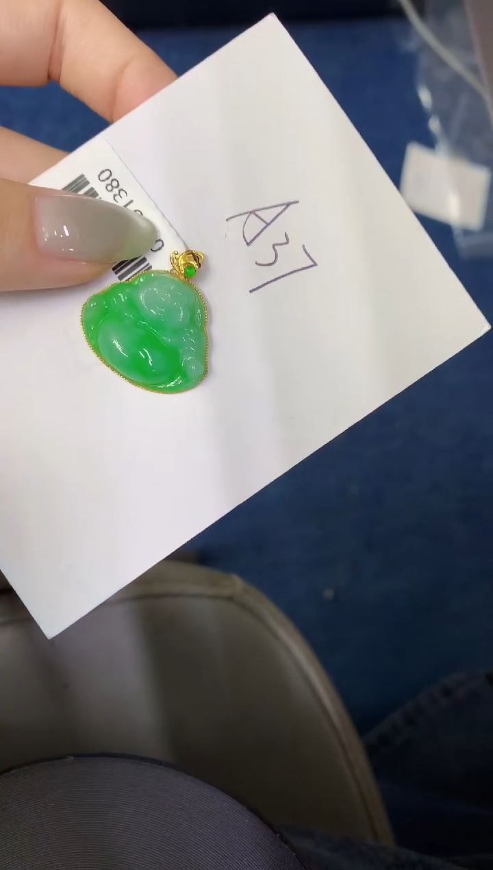 翡翠18K金镶嵌颈饰缅甸天然翡翠A货