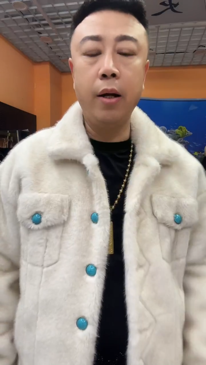 白色  52码   140斤不调不换不退