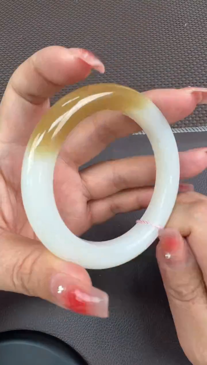 【闪购商品】和田玉手镯未镶嵌56