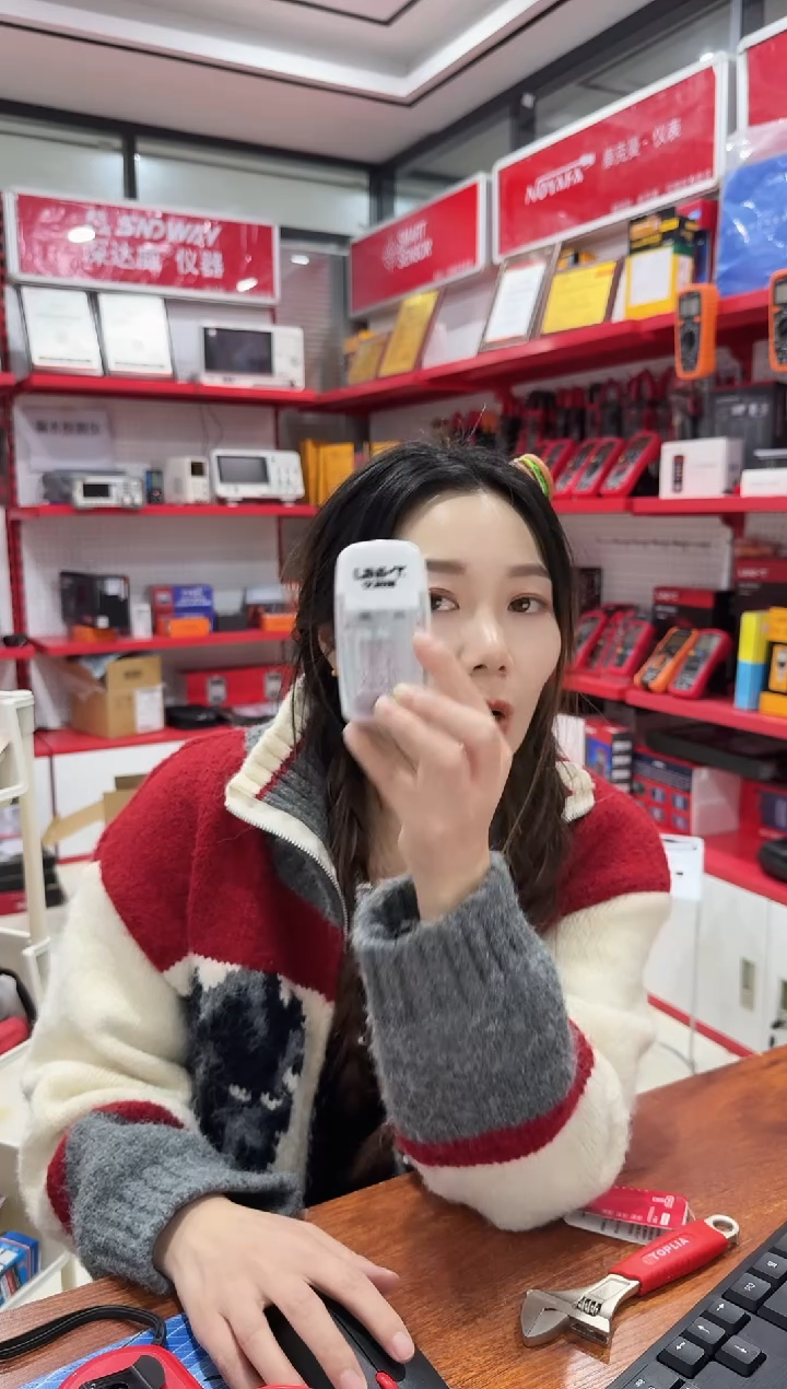 优利德7号充电器+2节7号充电电池