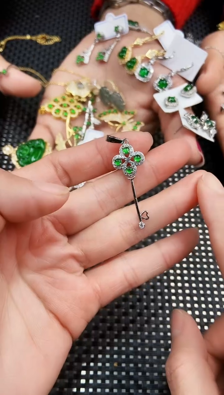 【闪购商品】翡翠吊坠(不含链)未镶嵌111111111